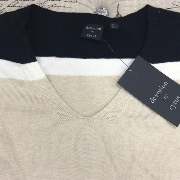 🎁Devotion by Cyrus Women's Sweater - Picture 4 of 7